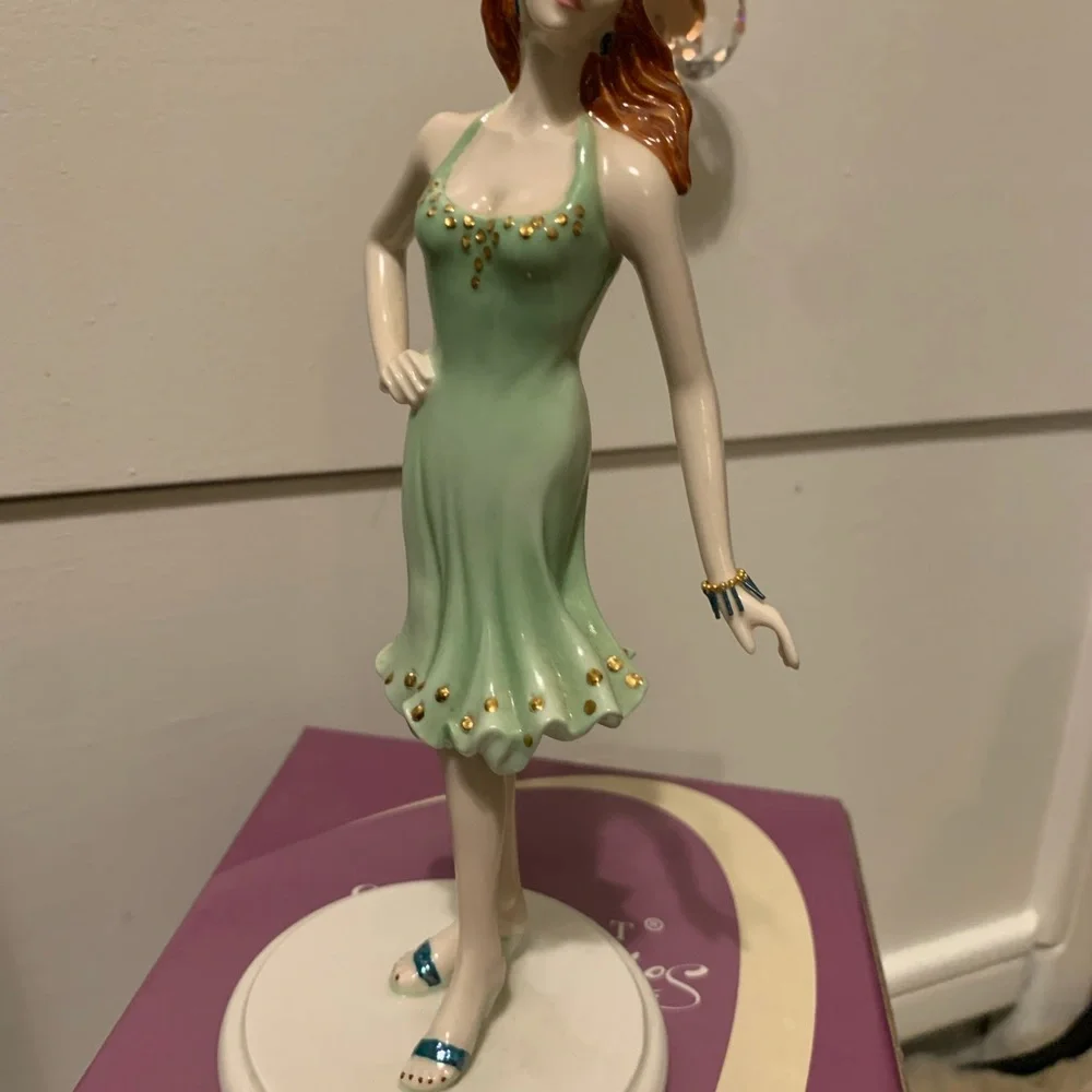 Coalport Birthstone Collection figurine  (May) - Picture 2 of 5